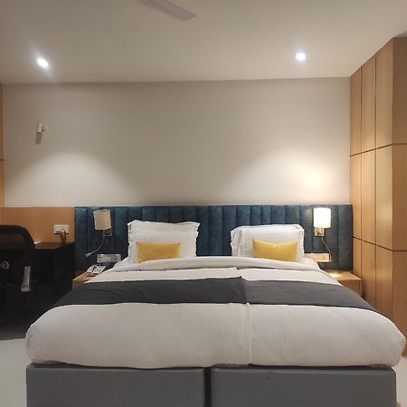 Clubway Grand A Boutique Hotel Джорхат Экстерьер фото