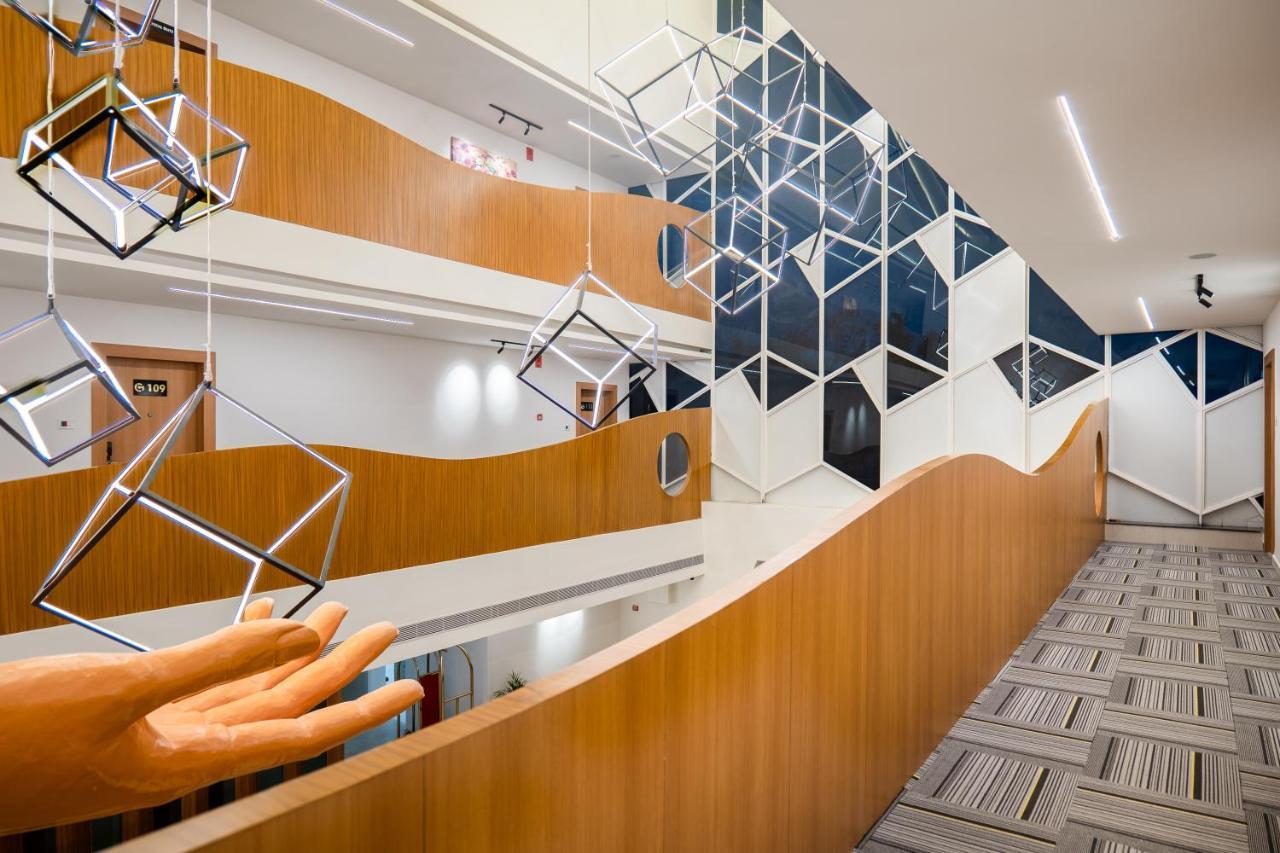 Clubway Grand A Boutique Hotel Джорхат Экстерьер фото
