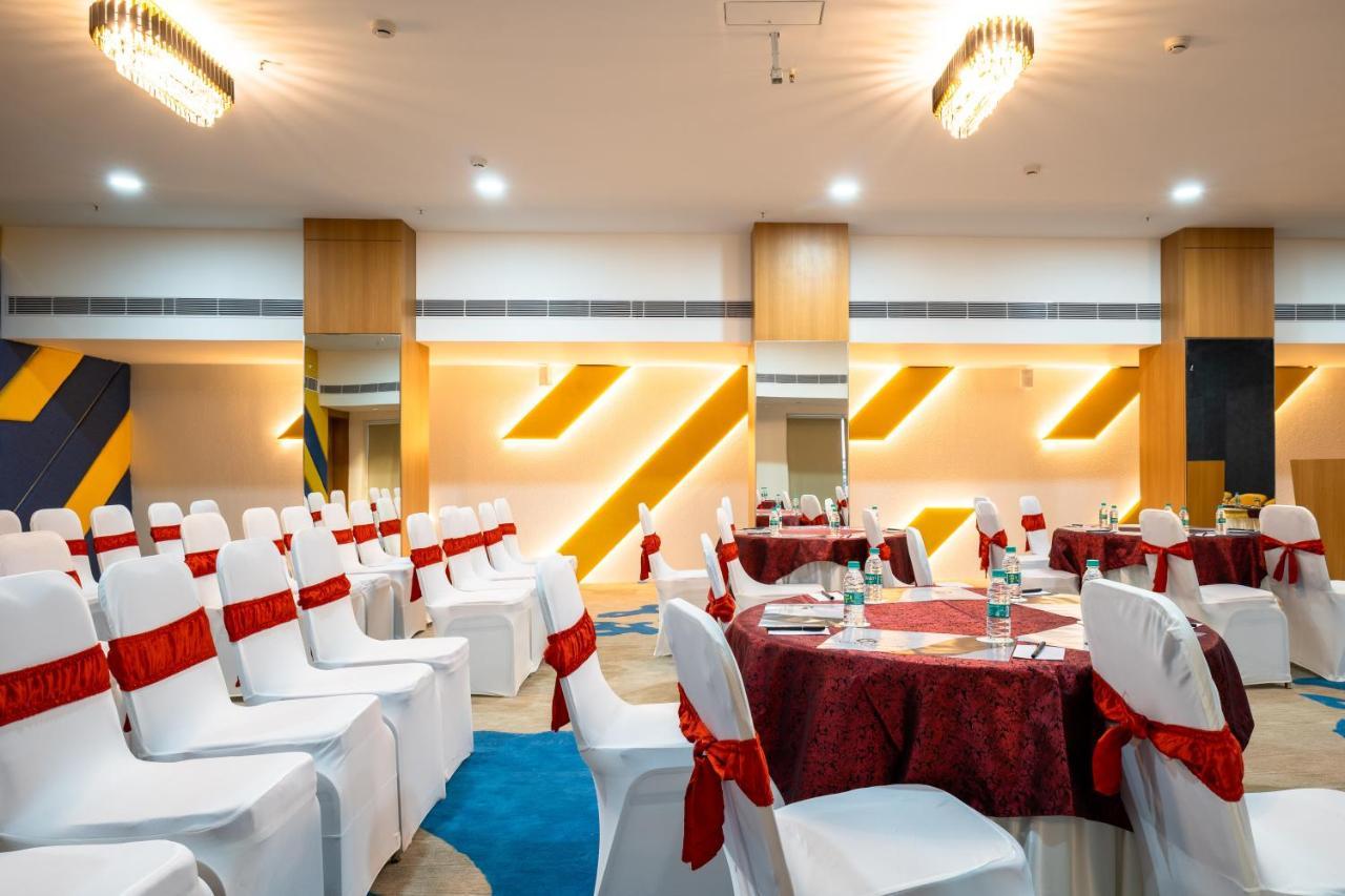 Clubway Grand A Boutique Hotel Джорхат Экстерьер фото