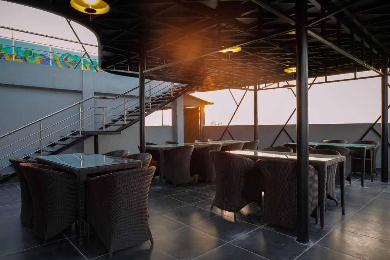Clubway Grand A Boutique Hotel Джорхат Экстерьер фото