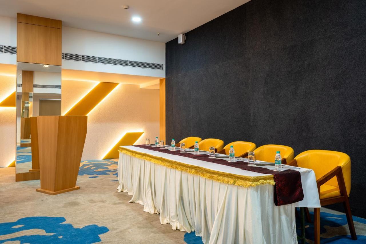 Clubway Grand A Boutique Hotel Джорхат Экстерьер фото