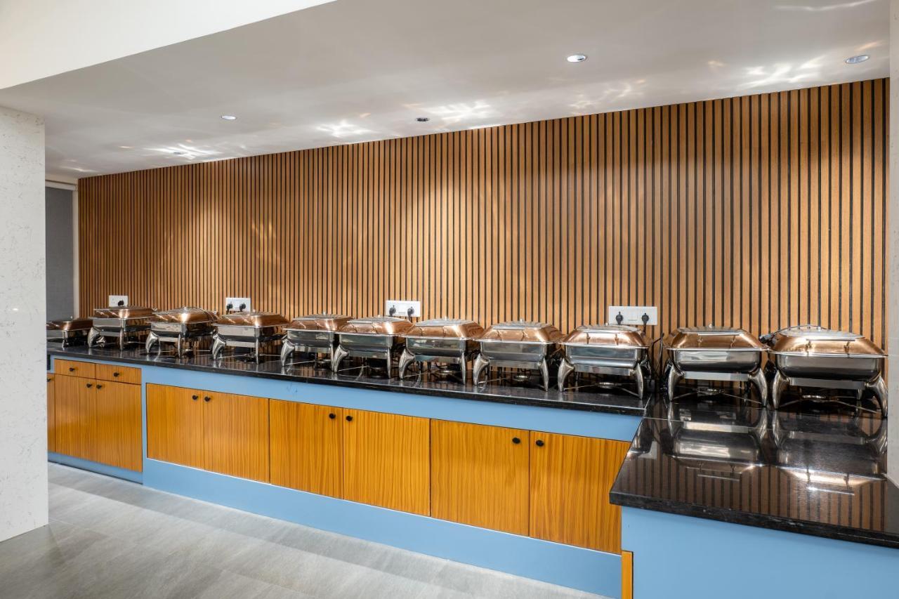 Clubway Grand A Boutique Hotel Джорхат Экстерьер фото