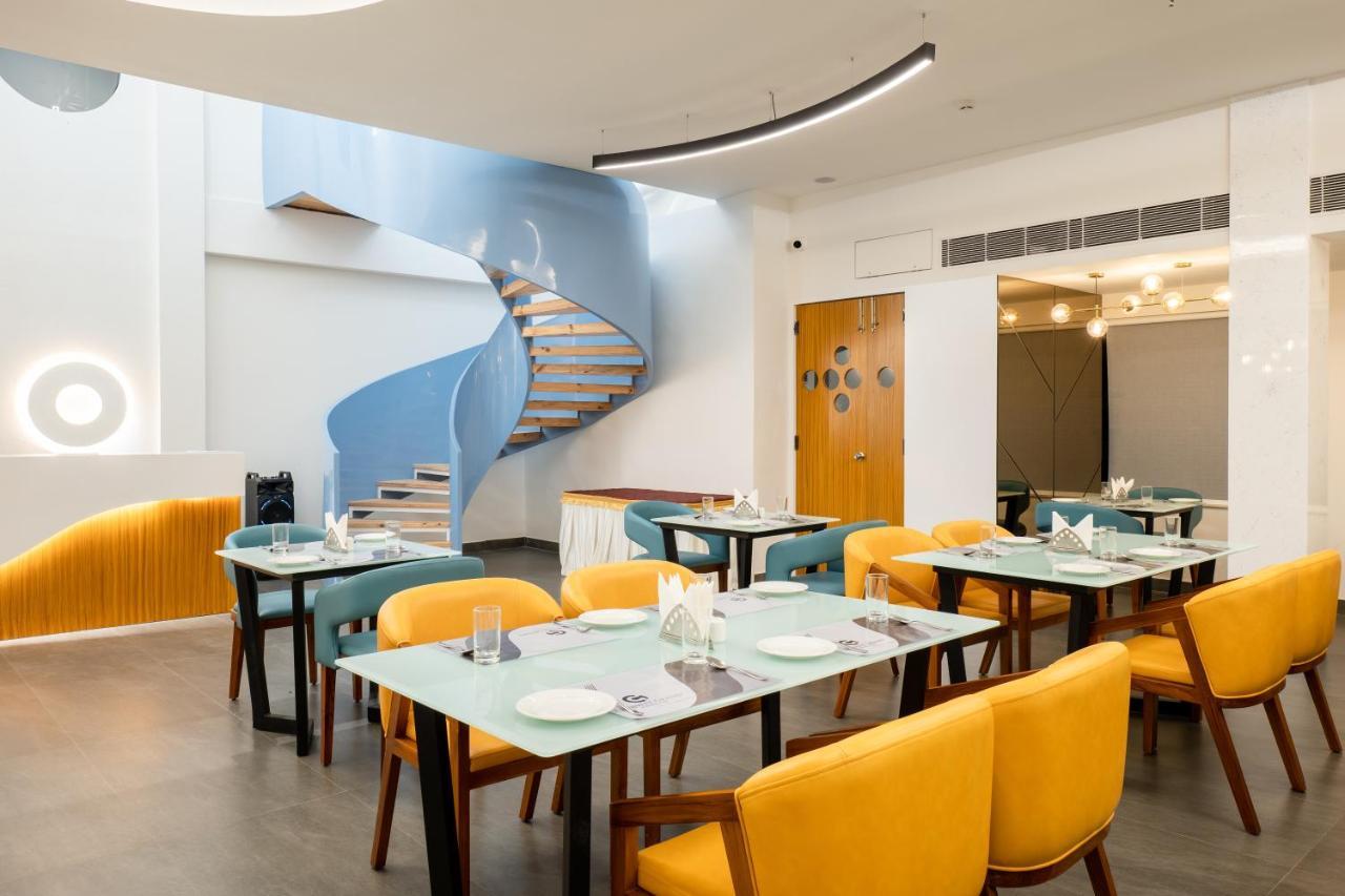Clubway Grand A Boutique Hotel Джорхат Экстерьер фото