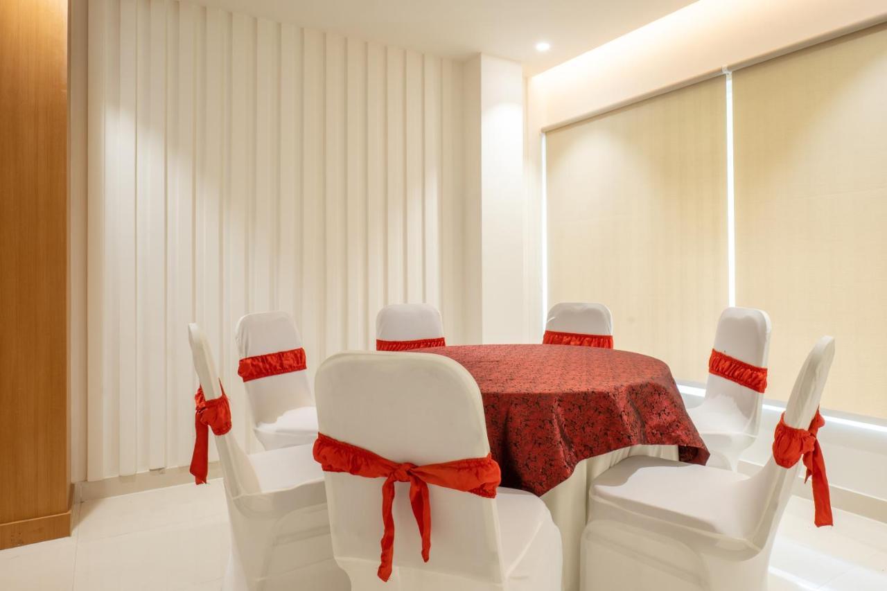 Clubway Grand A Boutique Hotel Джорхат Экстерьер фото