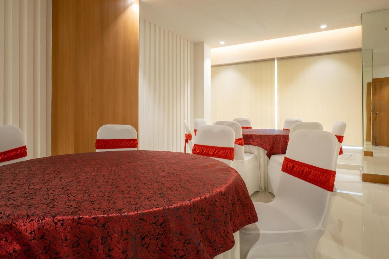 Clubway Grand A Boutique Hotel Джорхат Экстерьер фото