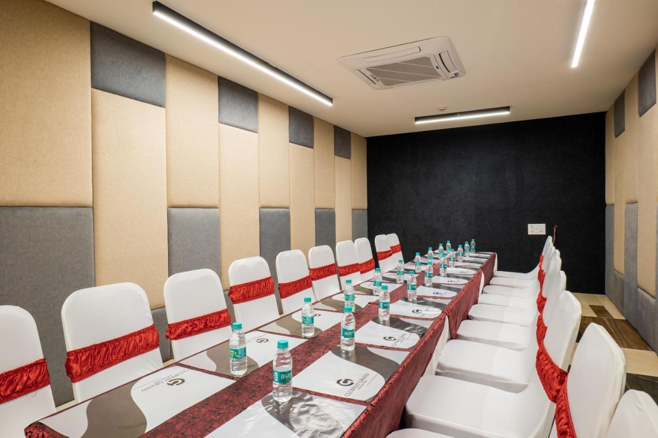 Clubway Grand A Boutique Hotel Джорхат Экстерьер фото