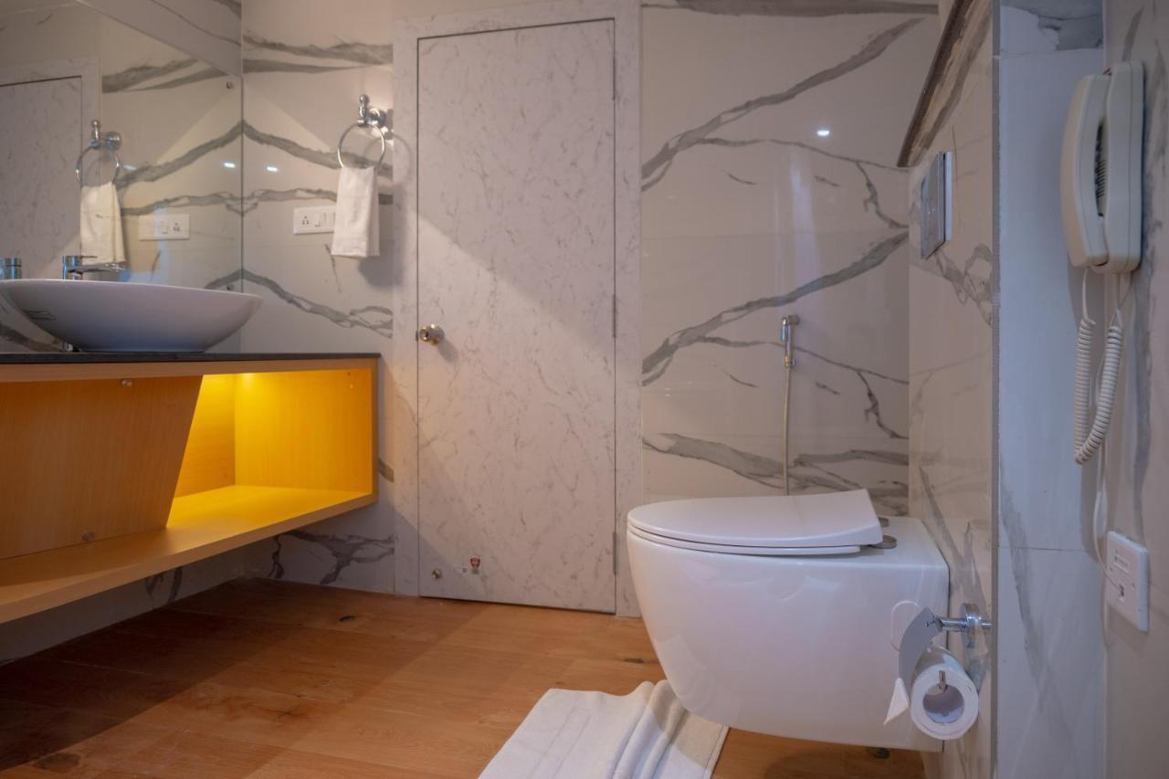 Clubway Grand A Boutique Hotel Джорхат Экстерьер фото