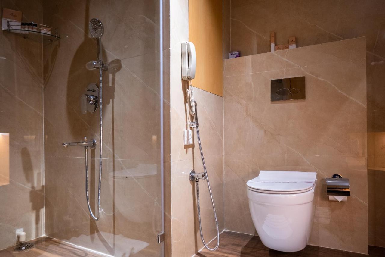 Clubway Grand A Boutique Hotel Джорхат Экстерьер фото