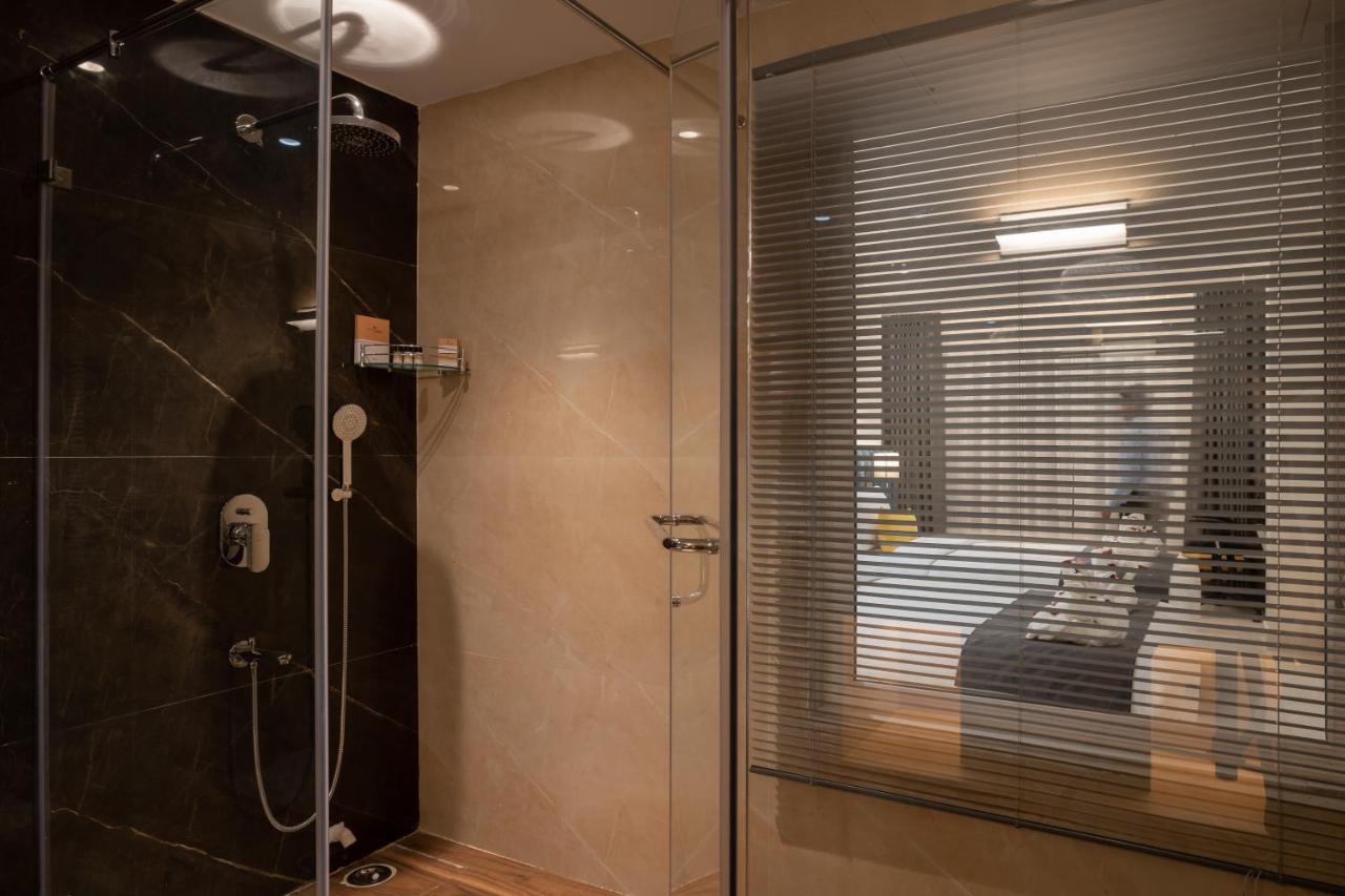 Clubway Grand A Boutique Hotel Джорхат Экстерьер фото