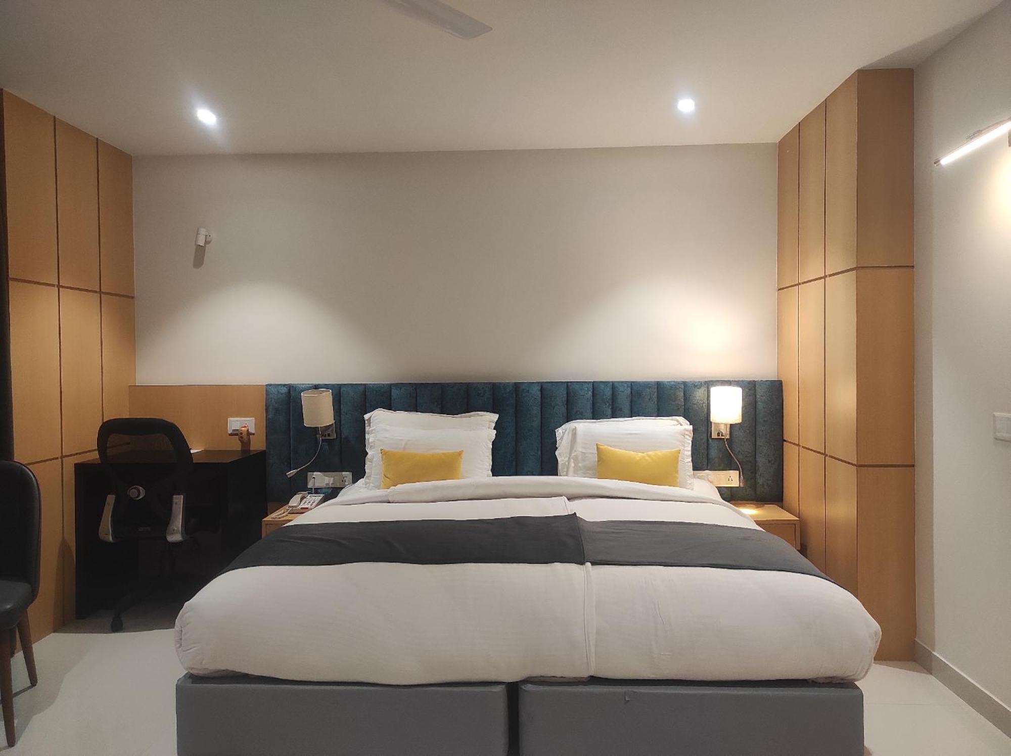 Clubway Grand A Boutique Hotel Джорхат Экстерьер фото