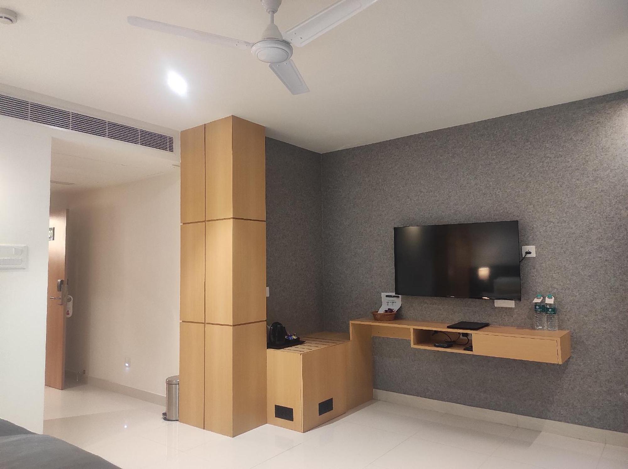 Clubway Grand A Boutique Hotel Джорхат Экстерьер фото