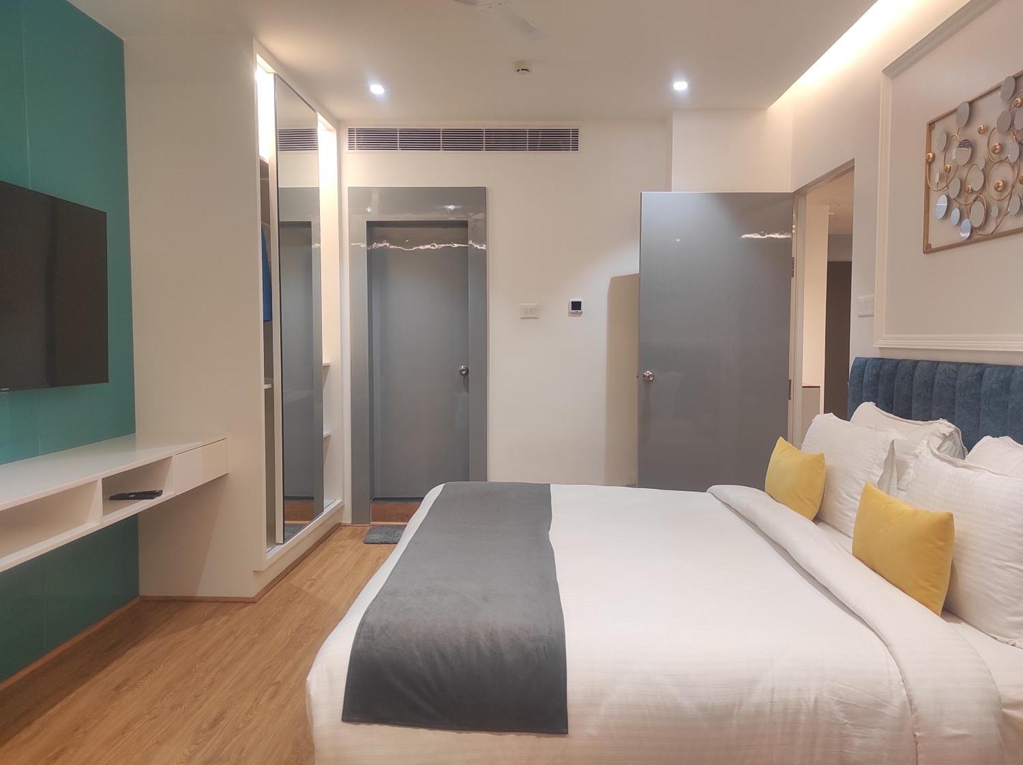 Clubway Grand A Boutique Hotel Джорхат Экстерьер фото